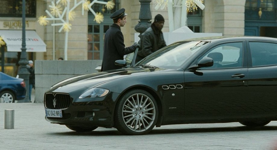 Какие машины в фильмах. Maserati Quattroporte Неприкасаемые. 1+1 Фильм Мазератти. Машина в фильме 1+1 Мазерати. Марка Мазерати в фильме 1 1.